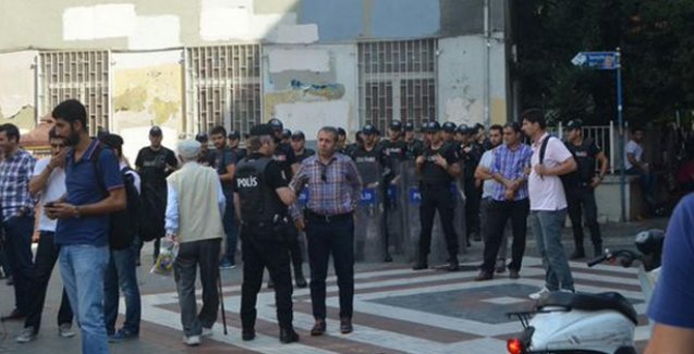 aziz guler icin kadikoy de kurulmak istenen taziye cadirina polis saldirisi h54771 d257f